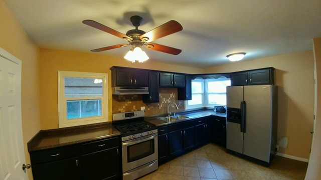 539 S State St, Aurora, IL 60505 photo 3