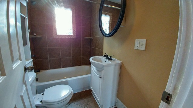 539 S State St, Aurora, IL 60505 photo 6