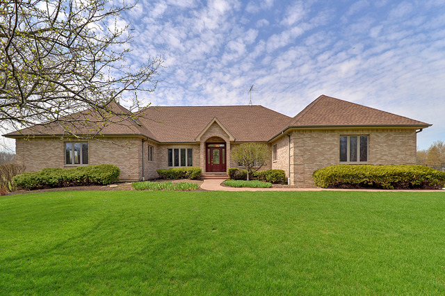 5 N390 Robin Ln, Wayne, IL 60184 photo 1