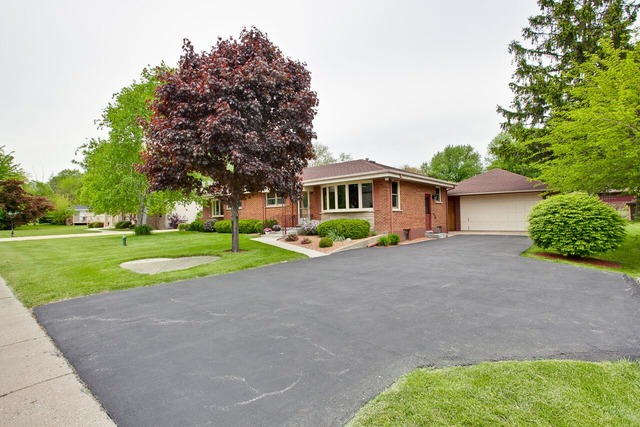 610 E Nerge Rd, Roselle, IL 60172 photo 1