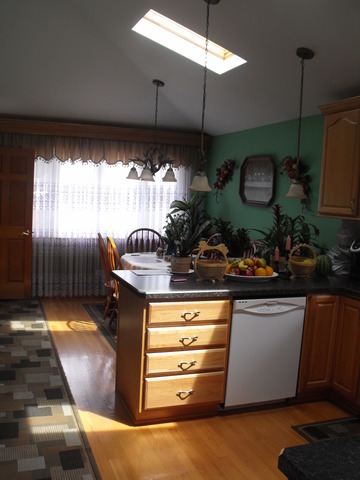 7947 Menard Ave, Burbank, IL 60459 photo 4