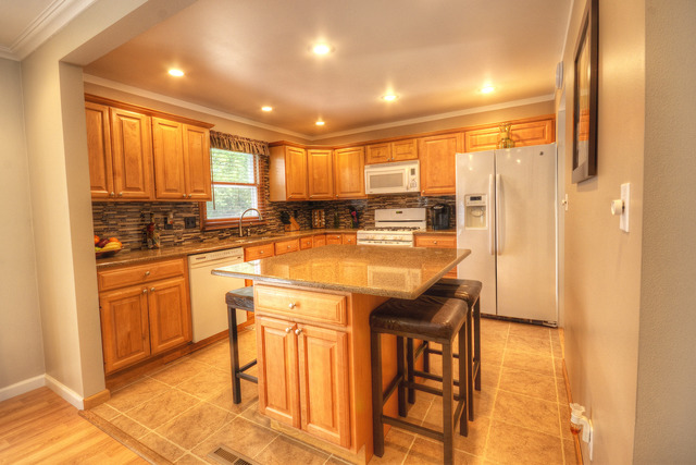 515 Silbury Ct, Mchenry, IL 60050 photo 2
