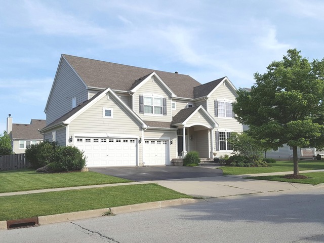 313 Comstock Dr, Elgin, IL 60124 photo 1