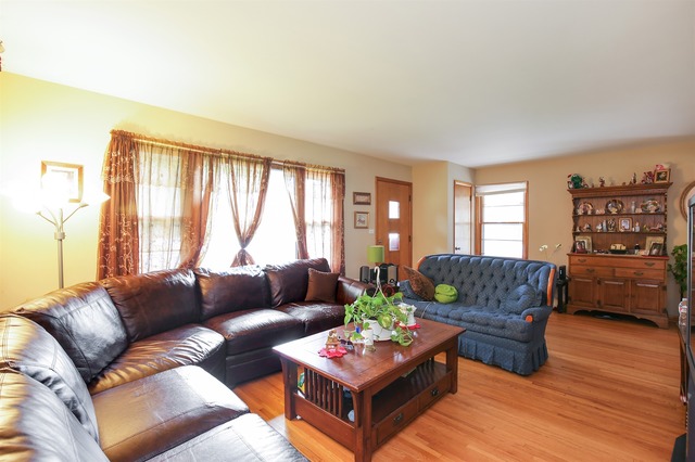181 S Union St, Elgin, IL 60123 photo 2