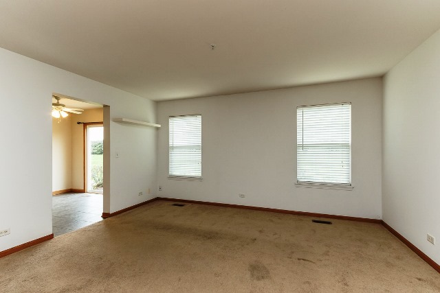 2489 Dickens Dr, Aurora, IL 60503 photo 7
