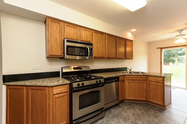 2489 Dickens Dr, Aurora, IL 60503 photo 9