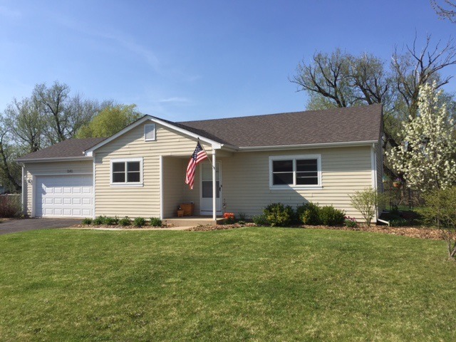1340 N Parkview Ter, Algonquin, IL 60102 photo 1