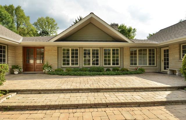 370 Maple Row, Northfield, IL 60093 photo 3