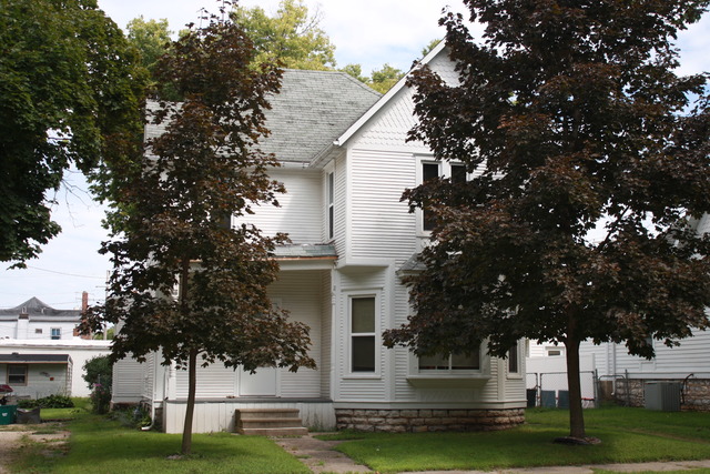 618 Nachusa Ave, Dixon, IL 61021 photo 1