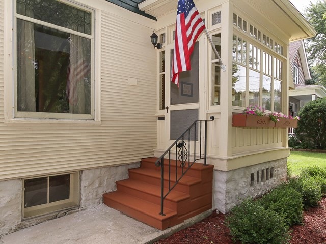 515 South St, Elgin, IL 60123 photo 2