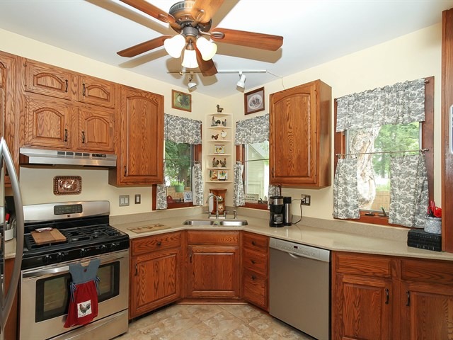 515 South St, Elgin, IL 60123 photo 9