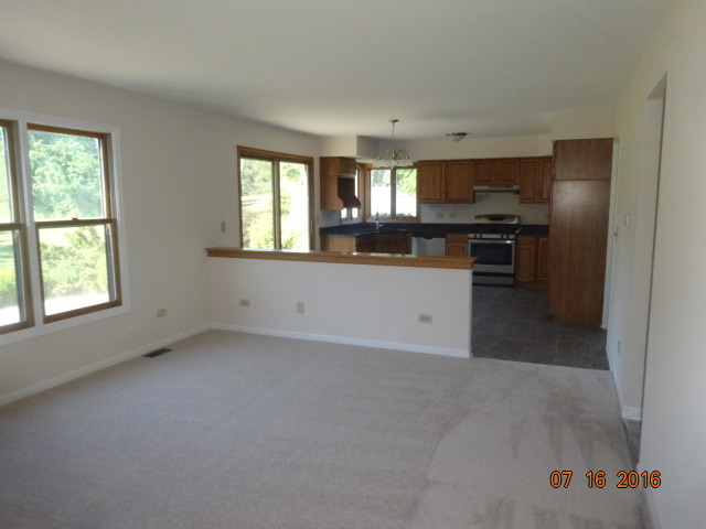 604 Alice Pl, Elgin, IL 60123 photo 5
