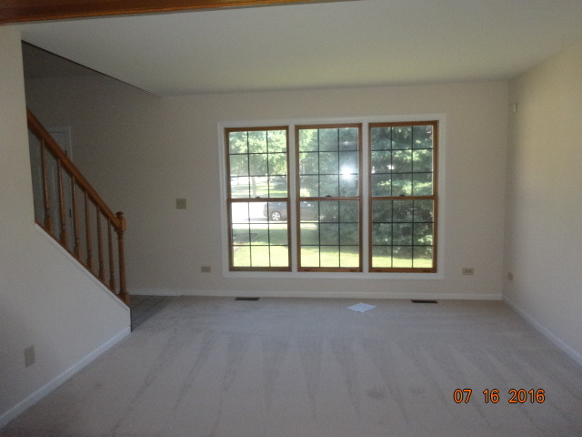 604 Alice Pl, Elgin, IL 60123 photo 4