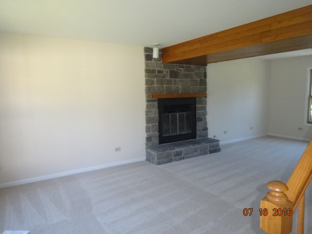604 Alice Pl, Elgin, IL 60123 photo 2