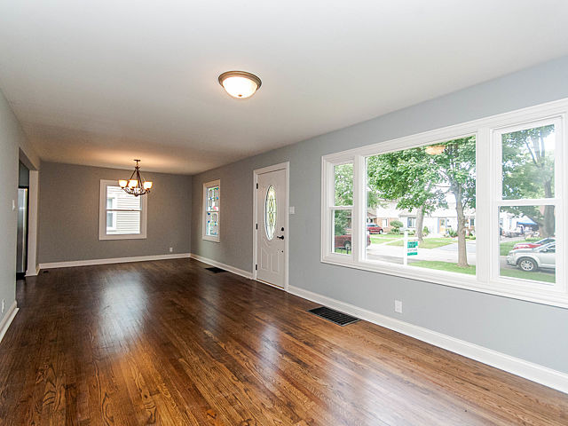 5361 Kimball Pl, Oak Lawn, IL 60453 photo 3