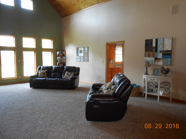 12364 Pine Dr, Genoa, IL 60135 photo 5
