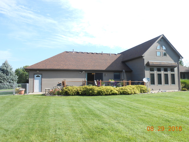 12364 Pine Dr, Genoa, IL 60135 photo 2