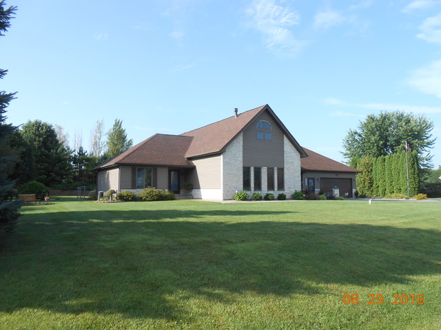 12364 Pine Dr, Genoa, IL 60135 photo 1