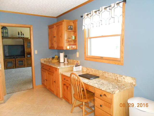 12364 Pine Dr, Genoa, IL 60135 photo 10
