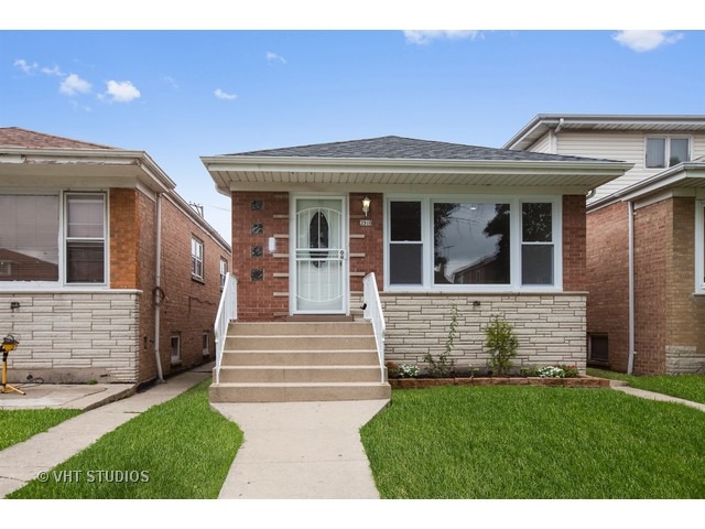 3910 W 62nd Pl, Chicago, IL 60629 photo 1