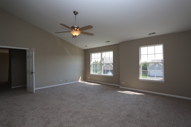 239 Thrush Cir, Lindenhurst, IL 60046 photo 5