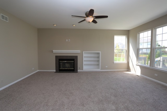 239 Thrush Cir, Lindenhurst, IL 60046 photo 3