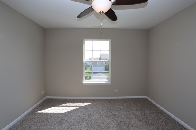 239 Thrush Cir, Lindenhurst, IL 60046 photo 9