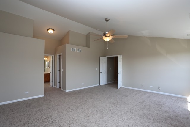 239 Thrush Cir, Lindenhurst, IL 60046 photo 6
