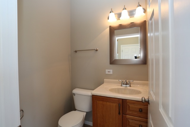 239 Thrush Cir, Lindenhurst, IL 60046 photo 10