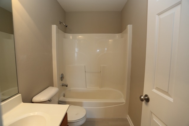 239 Thrush Cir, Lindenhurst, IL 60046 photo 13