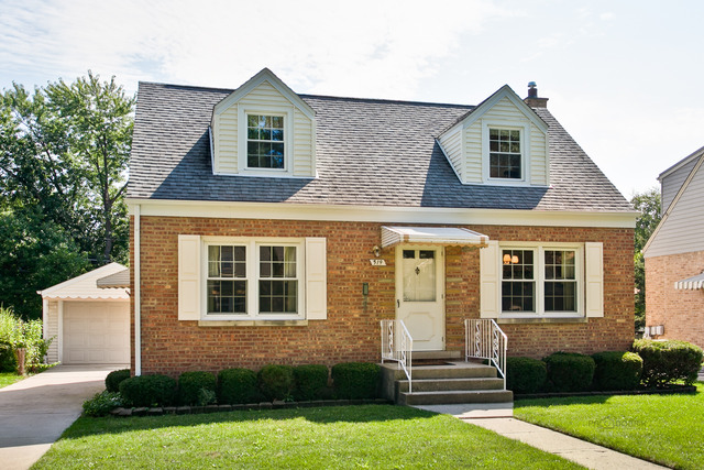 519 N Maple St, Mount Prospect, IL 60056 photo 2