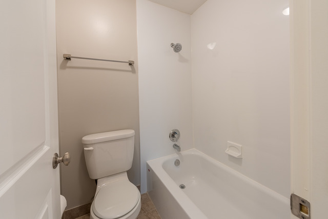 850 Sheldon Ct #A, Wheaton, IL 60189 photo 10