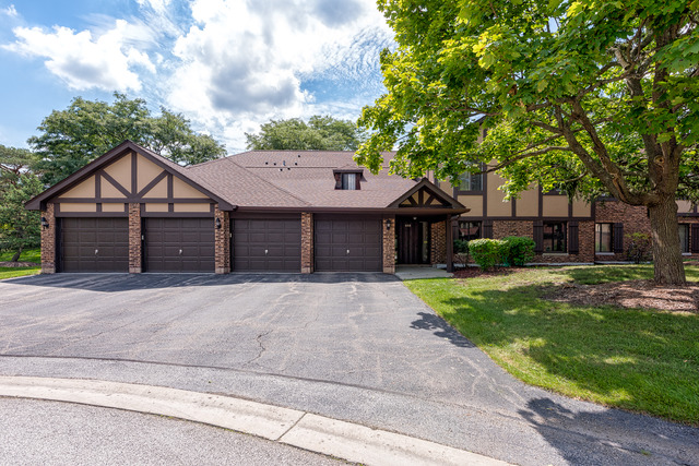 850 Sheldon Ct #A, Wheaton, IL 60189 photo 2