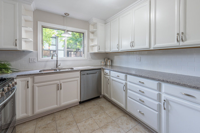 850 Sheldon Ct #A, Wheaton, IL 60189 photo 3