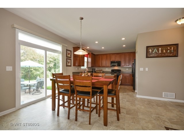 4207 Southerland Dr, Oswego, IL 60543 photo 3