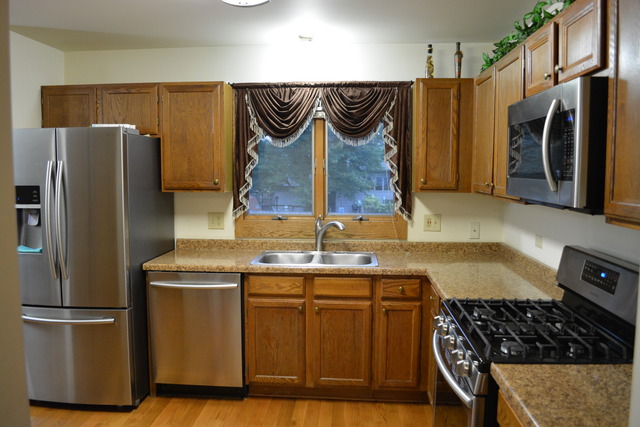 1165 Pinetree Ln, Bartlett, IL 60103 photo 4