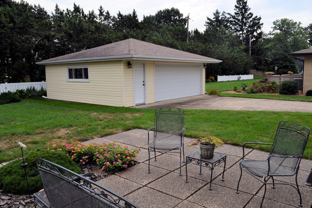 18445 Locust St, Lansing, IL 60438 photo 17