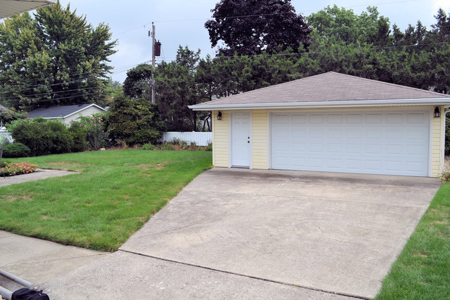 18445 Locust St, Lansing, IL 60438 photo 18