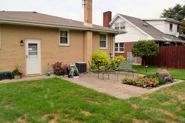 18445 Locust St, Lansing, IL 60438 photo 15