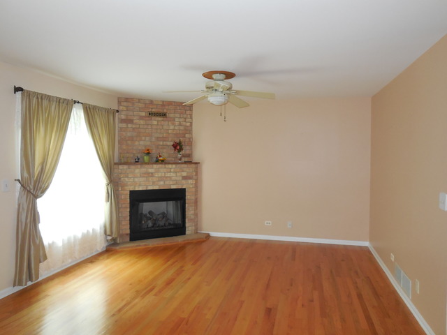 575 Denoyer Trl, Wheeling, IL 60090 photo 4