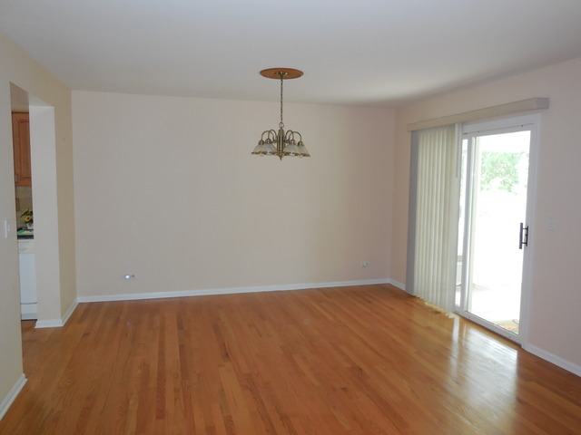 575 Denoyer Trl, Wheeling, IL 60090 photo 5