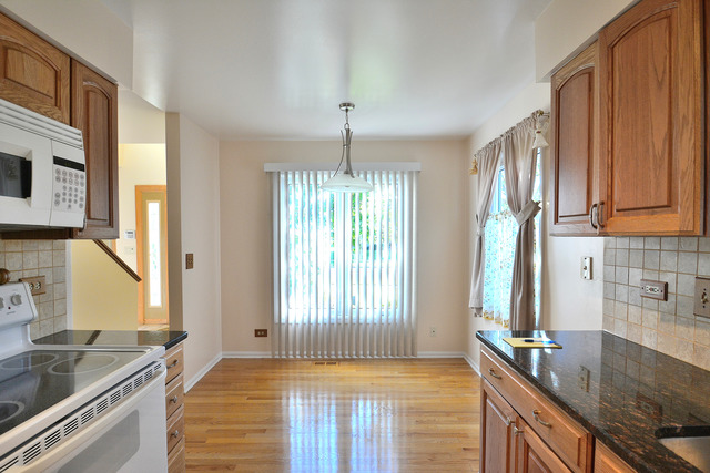 575 Denoyer Trl, Wheeling, IL 60090 photo 6
