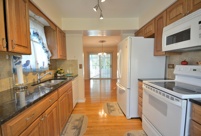 575 Denoyer Trl, Wheeling, IL 60090 photo 8