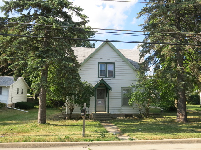 606 E Diggins St, Harvard, IL 60033 photo 1