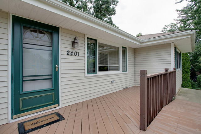 2401 Deerpath Dr, Lindenhurst, IL 60046 photo 2