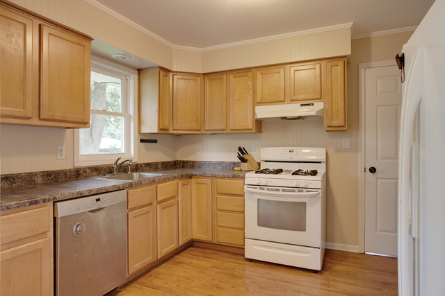 2401 Deerpath Dr, Lindenhurst, IL 60046 photo 9