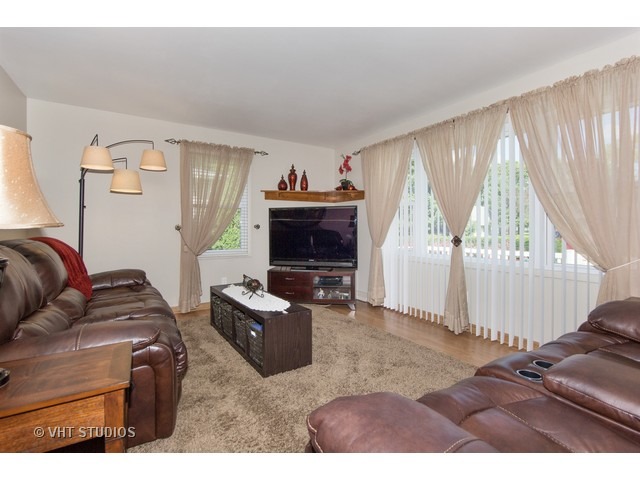 24026 S Cardinal Dr, Channahon, IL 60410 photo 4