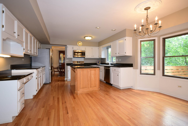6421 Raleigh Rd, Willowbrook, IL 60527 photo 6