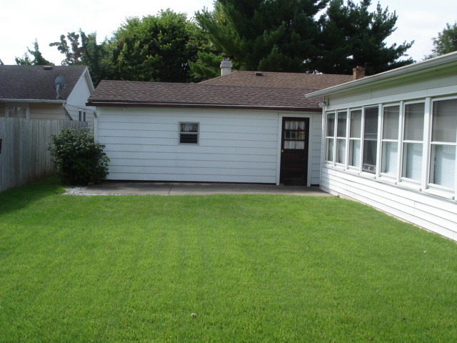1709 Fulton St, Peru, IL 61354 photo 11