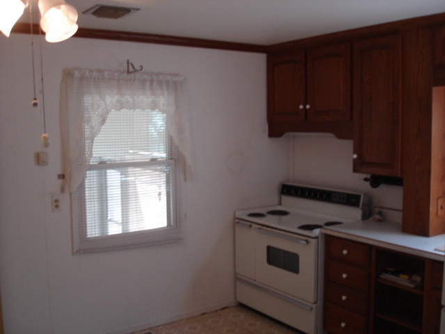 1709 Fulton St, Peru, IL 61354 photo 3